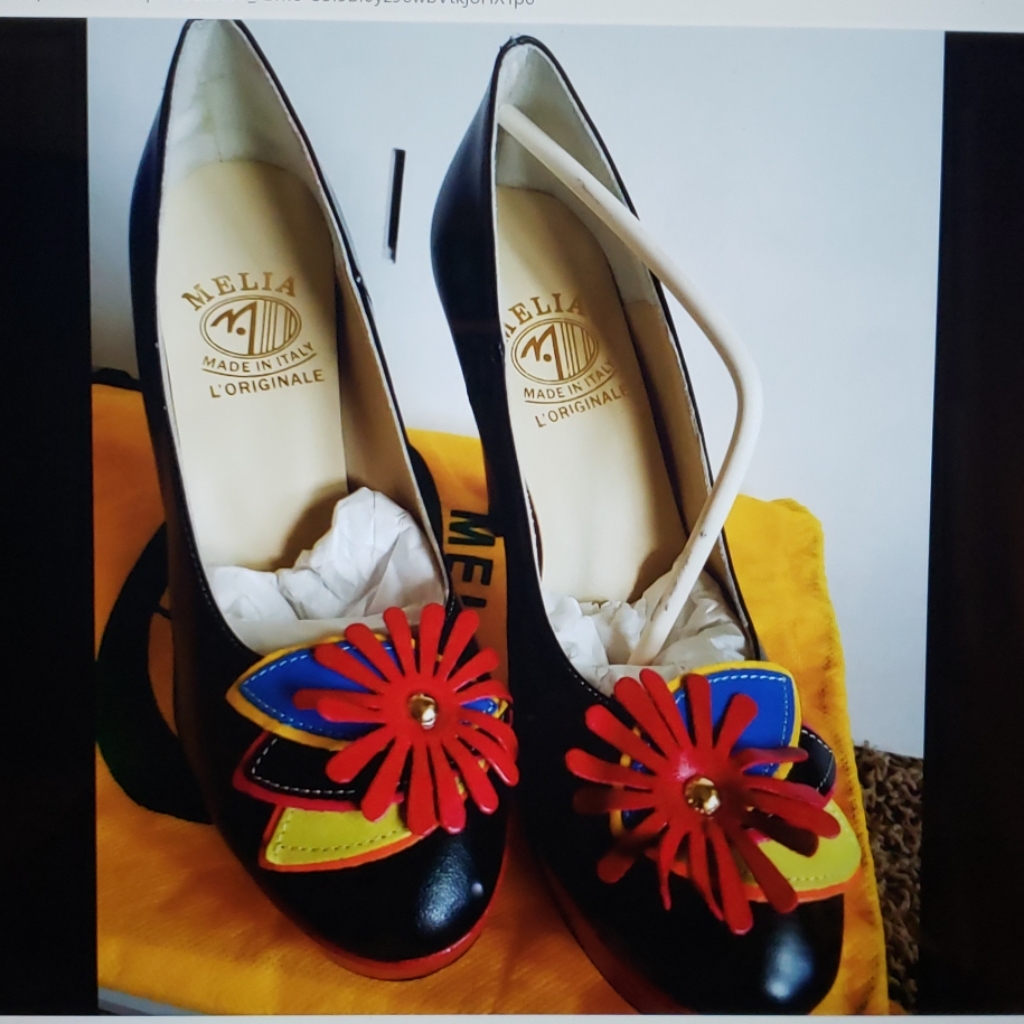 Shoes..Pump